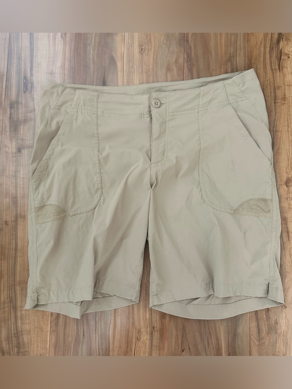 Gently worn Columbia Sportswear  Women's Short - Lightweight Casual Shorts